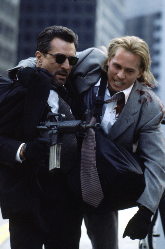 Diretor admite que pode usar IA em sequência de clássico policial com Al Pacino e De Niro 12 deniro valkilmer heat